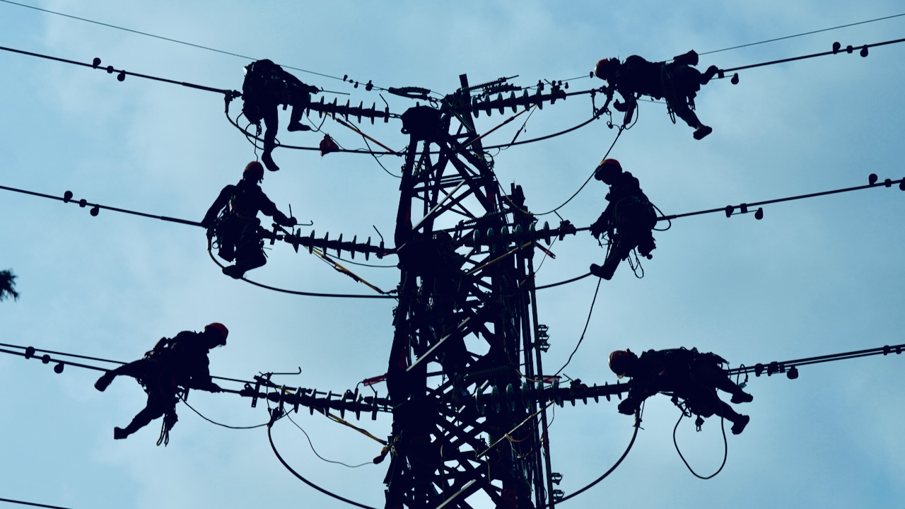 興津川電工
